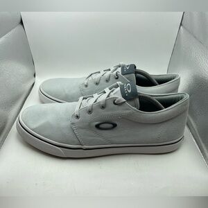 Oakley Split men’s light blue sneakers size 11